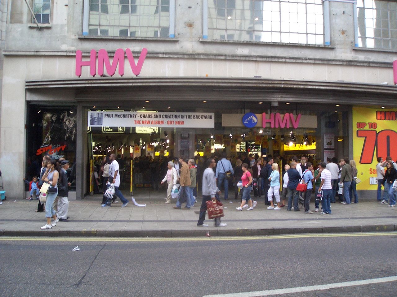 1280px-HMV - Oxford Street 1